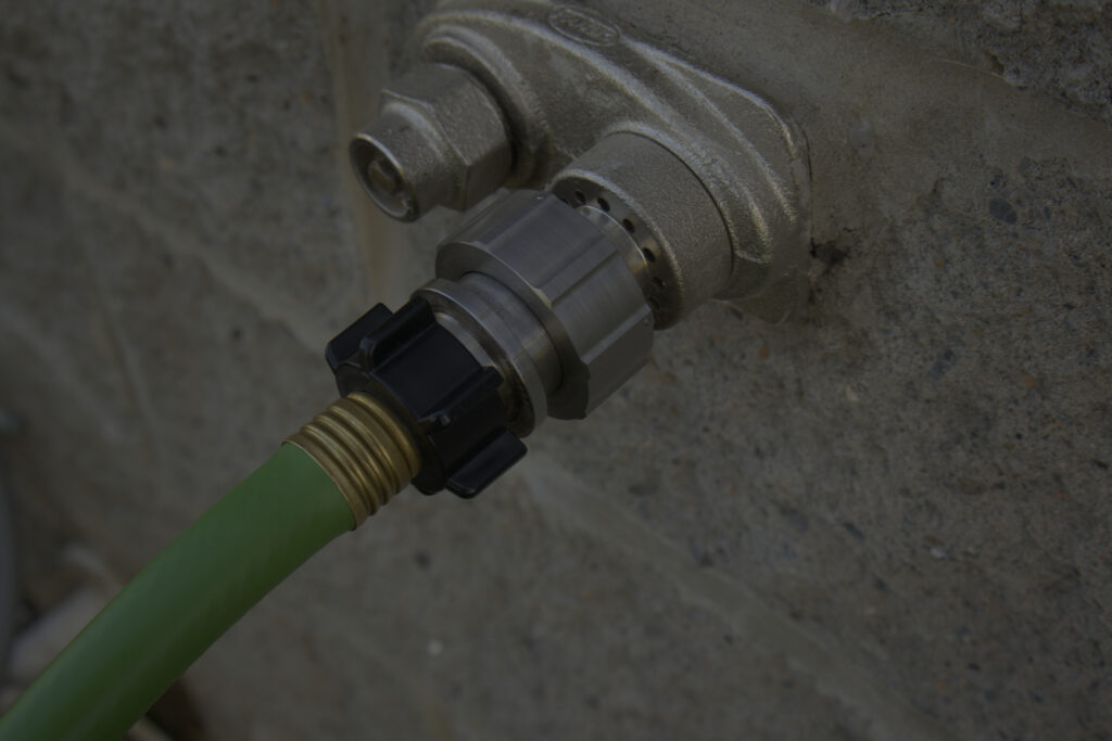 Water flowing through Hose Shark hose connector