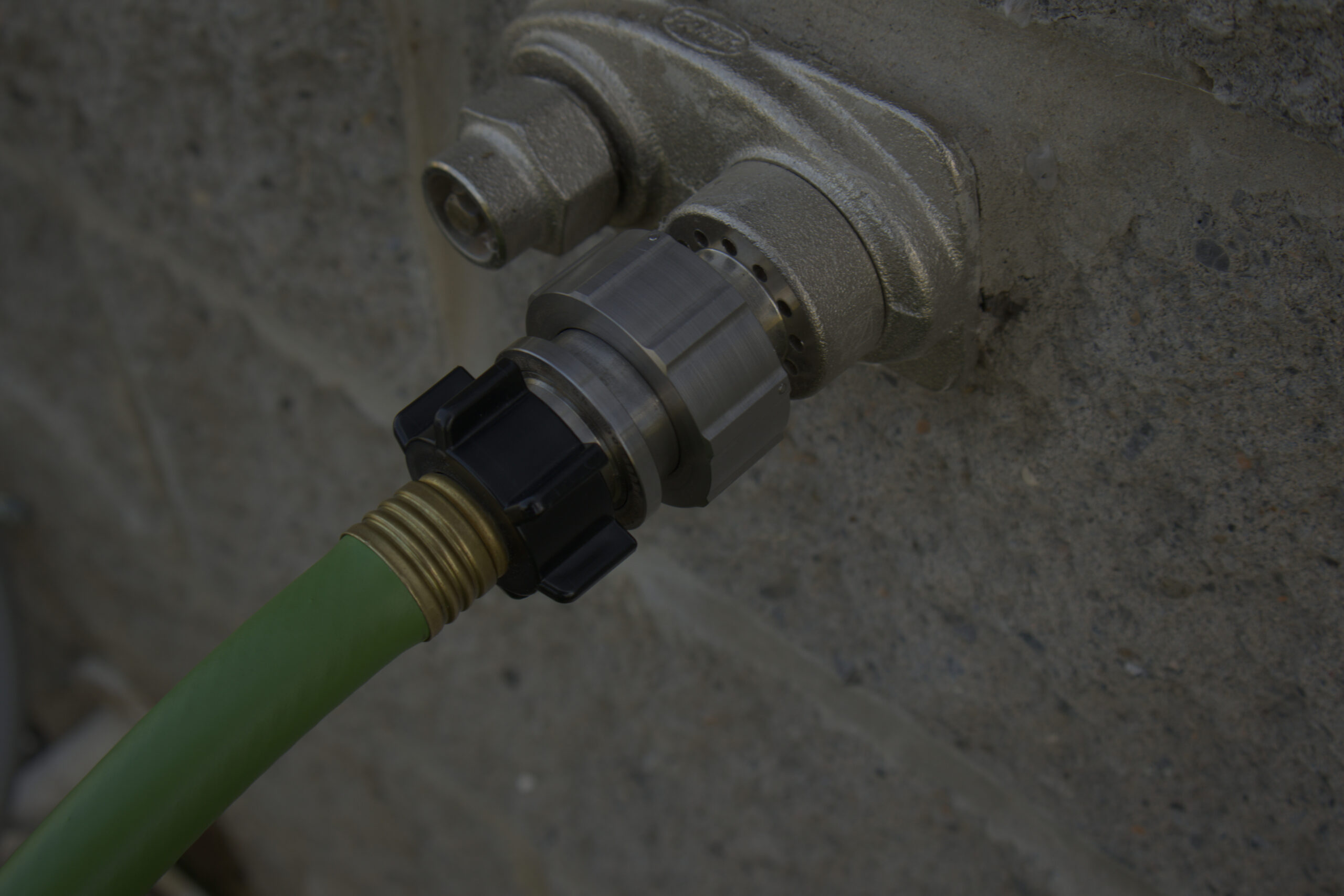 Water flowing through Hose Shark hose connector