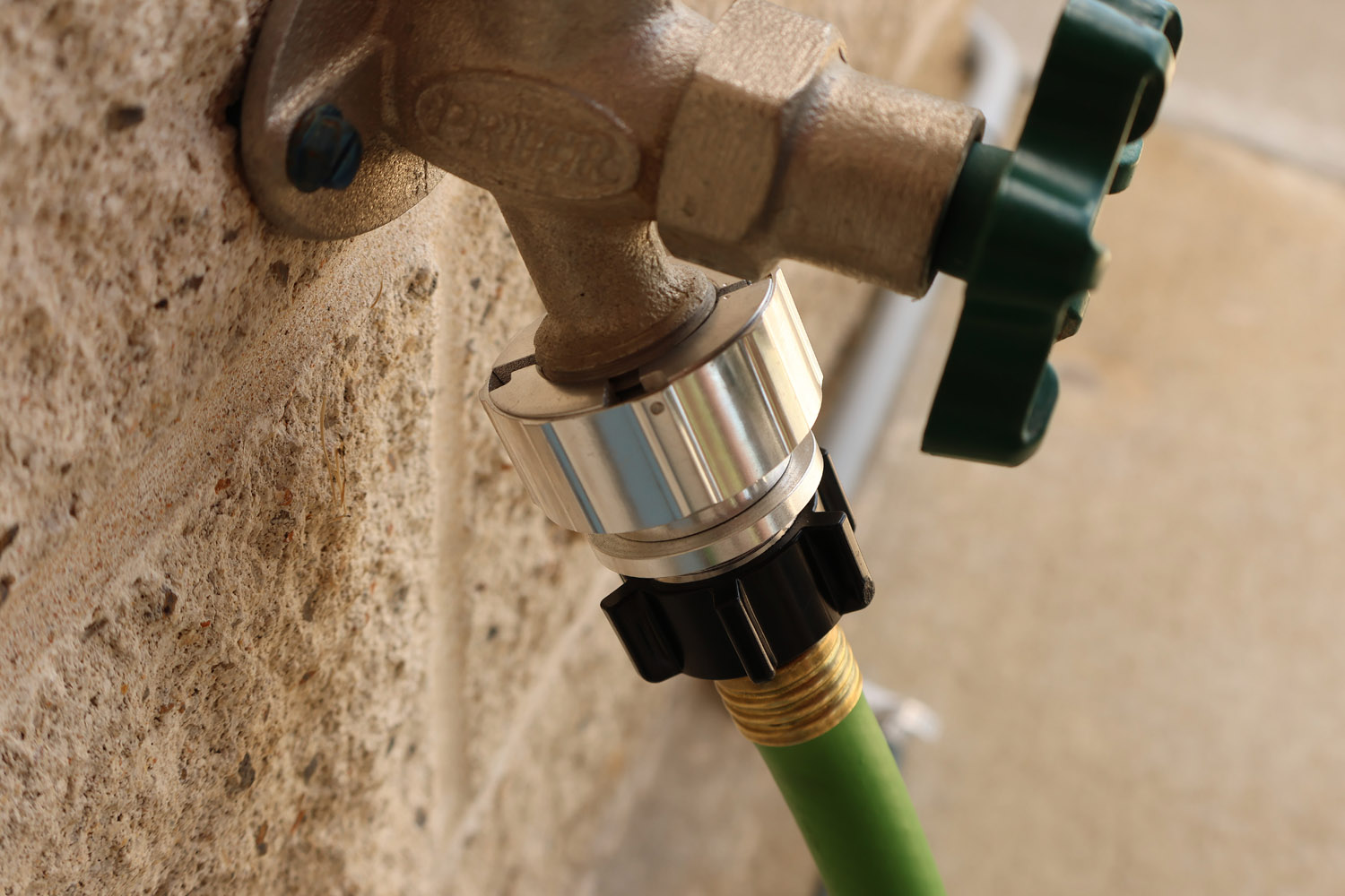 Hose Shark quick connector with rubber hose